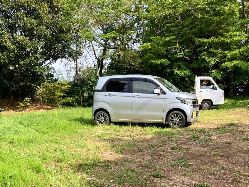 新地町のチューリップ祭り会場近くの駐車スペースの様子