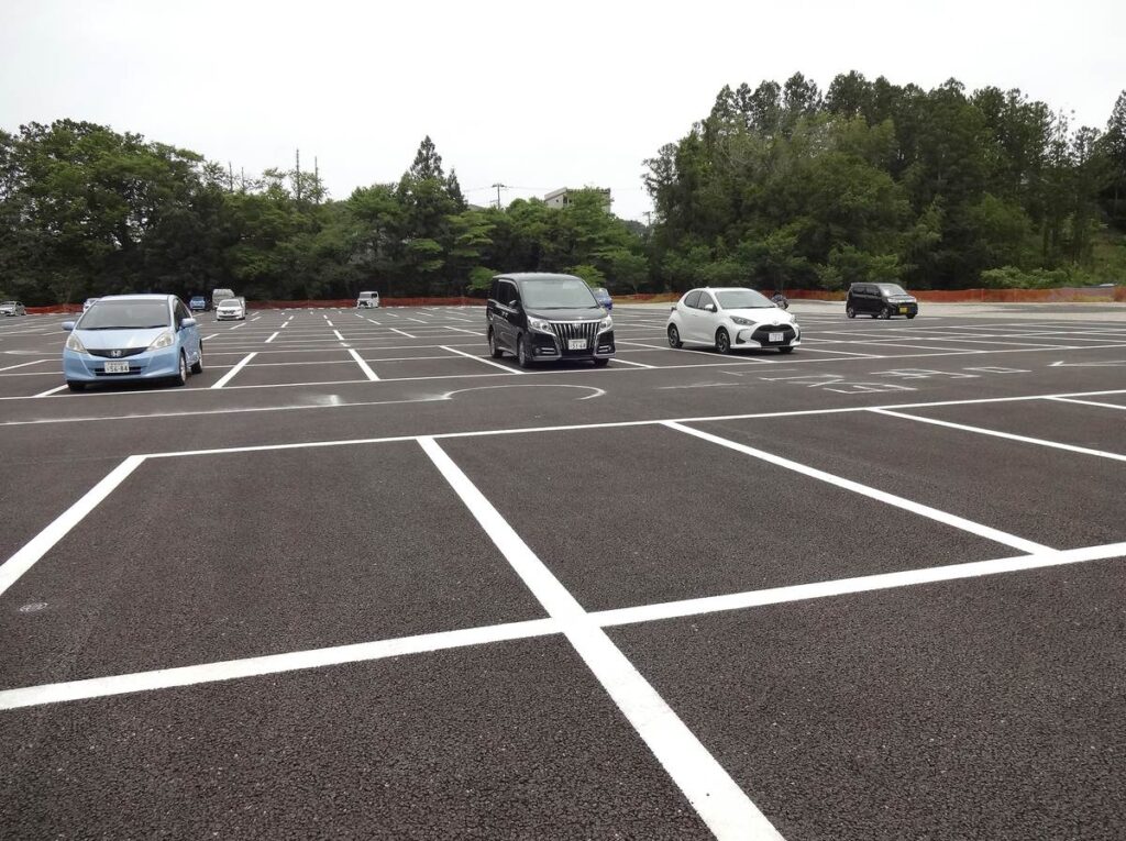 入口付近「しばたの郷土館」前駐車場